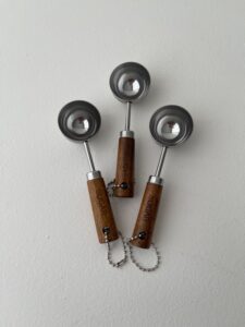 پیمانه دسته چوبی
